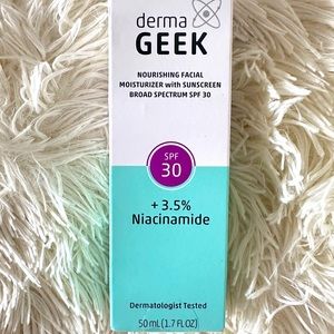 BNIB! Unopened & Sealed dermaGeek Facial Moisturizer w/ SPF and 3.5% Niacinamide
